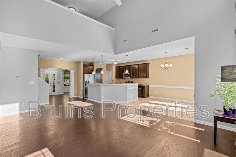 1814 Castlegate Ct - Photo 5 of 38