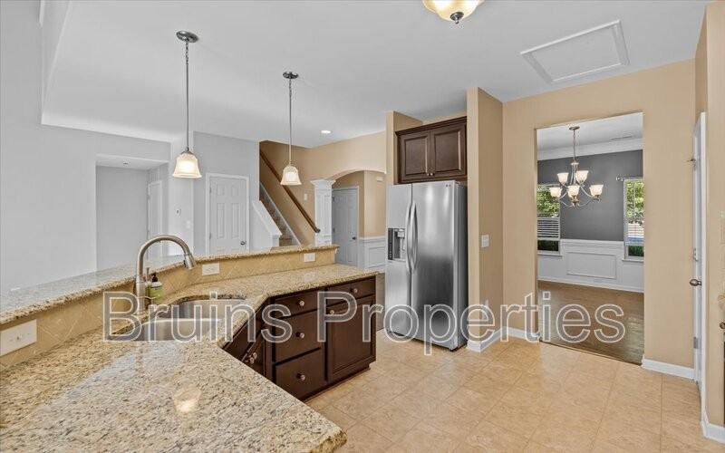 1814 Castlegate Ct - Photo 7 of 38
