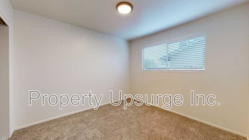 1558 Bridge St #19 - Photo 6 of 10