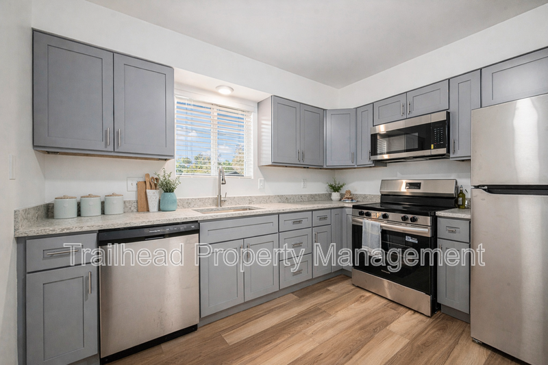 8316 Robinson St #4 - Photo 4 of 17