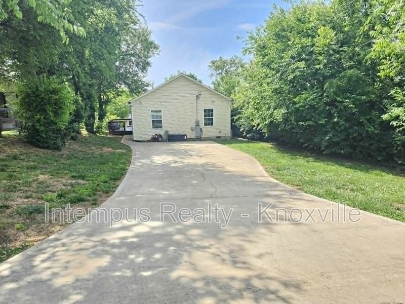 2419 E Glenwood Ave - Photo 3 of 29