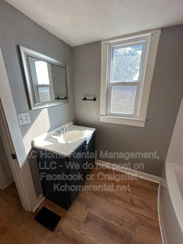 5233 E 6th St #2 - Photo 7 of 30