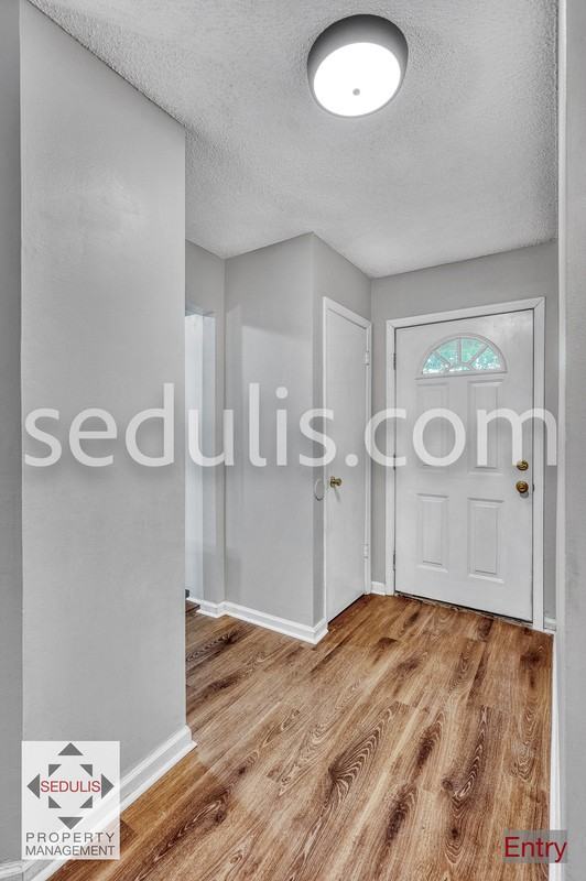 801 Temple Rd - Photo 6 of 37
