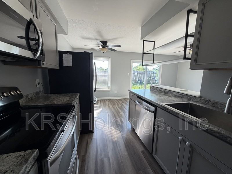 1232 White Birch Ln - Photo 4 of 12