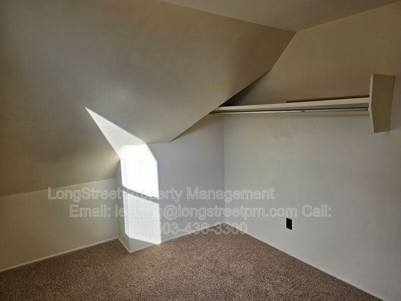 1052 Sw Western Blvd - Photo 3 of 21