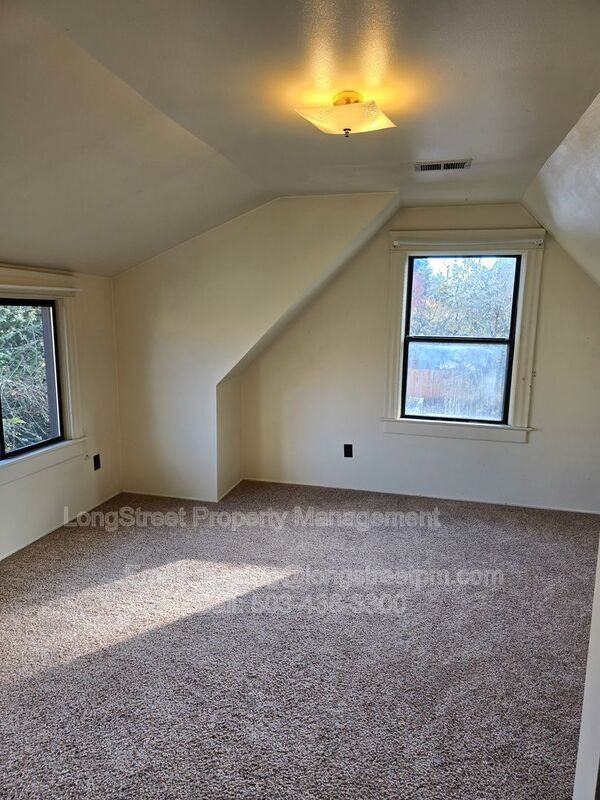 1052 Sw Western Blvd - Photo 4 of 21