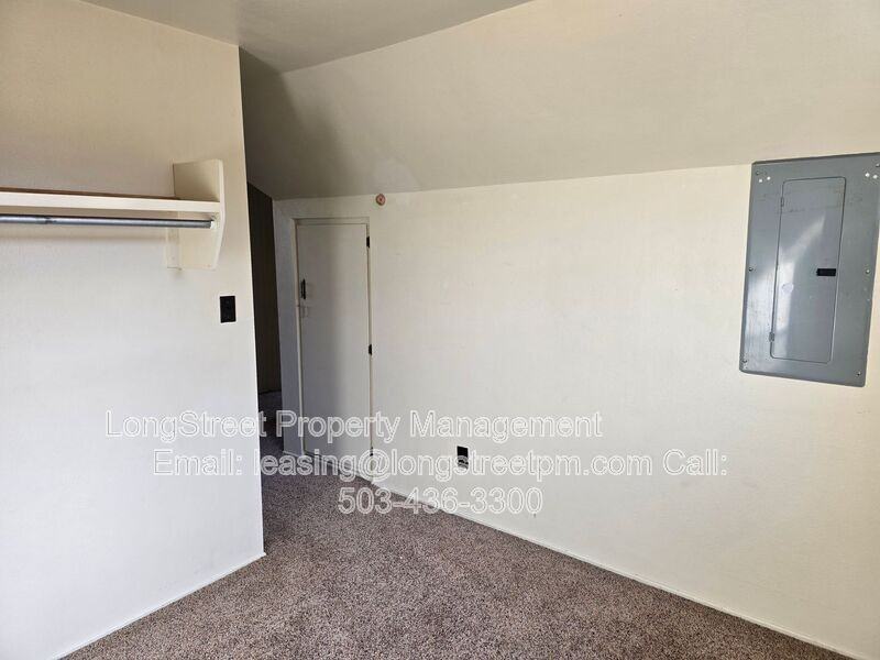 1052 Sw Western Blvd - Photo 5 of 21