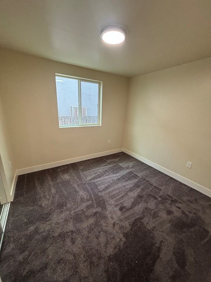 5913 Denver Avenue - Photo 6 of 17