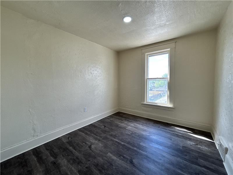 1317 Plum St #2 - Photo 5 of 8