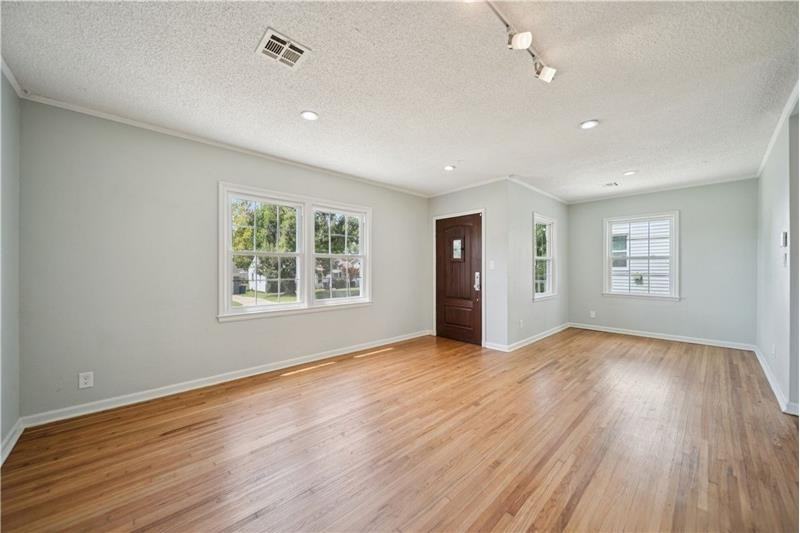 1417 S Quebec Ave - Photo 2 of 15