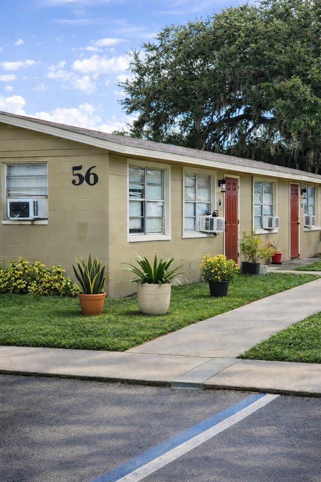 Oak Leaf Apartments - Photo 2 of 25