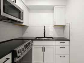 Hampton Court Apartments - Photo 1 of 1