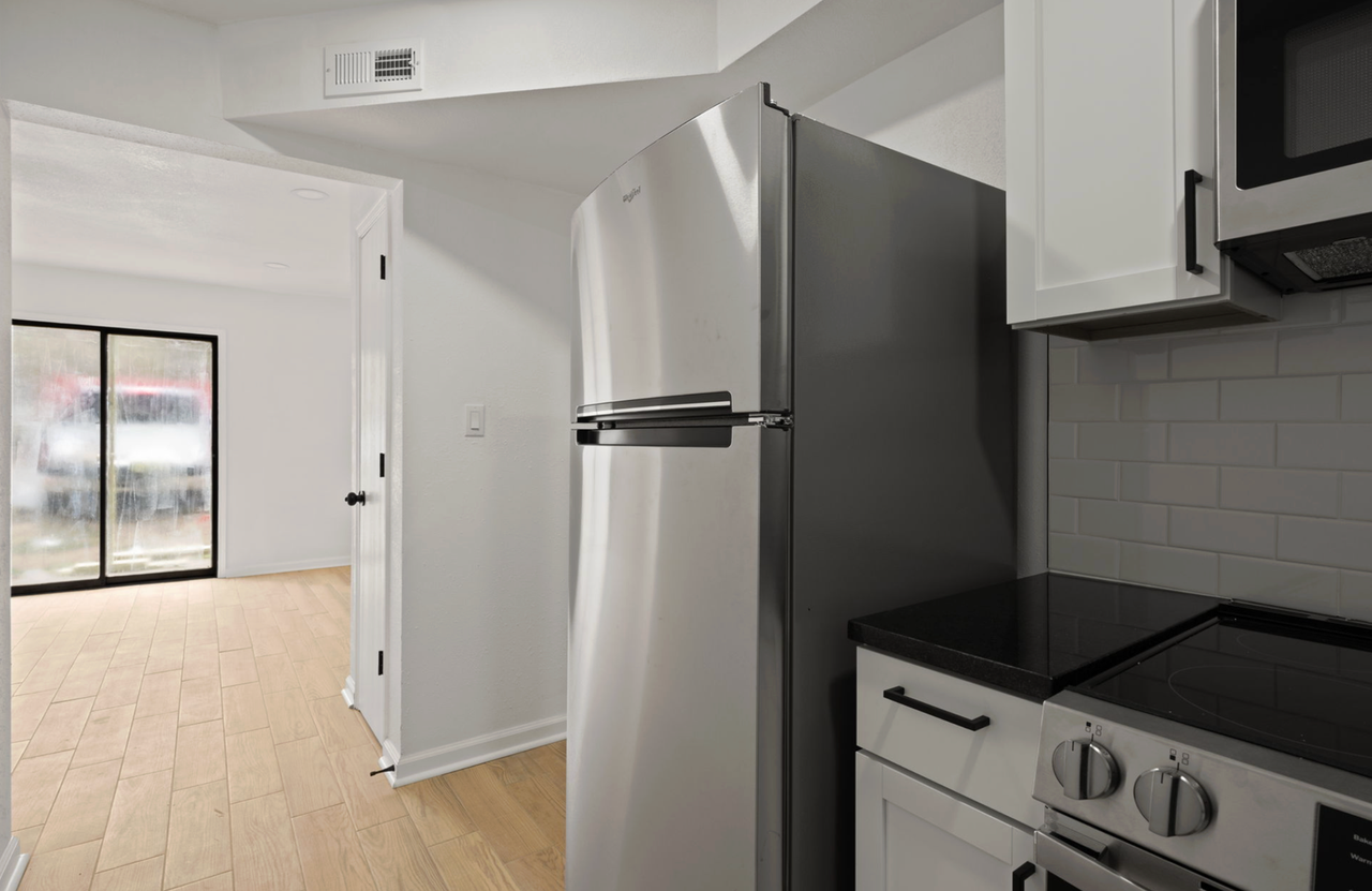 Hampton Court Apartments - Photo 2 of 20