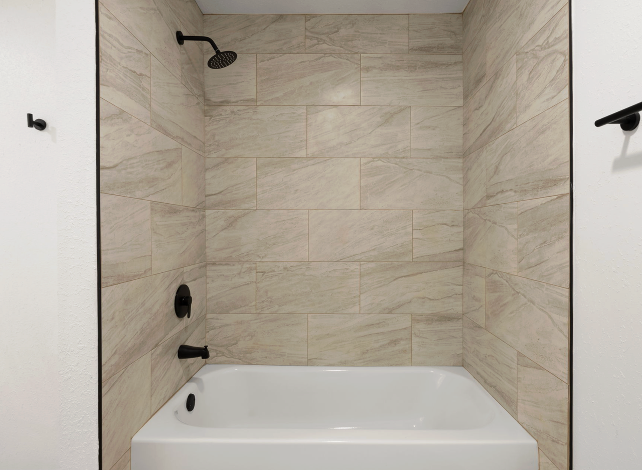 Hampton Court Apartments - Photo 4 of 20