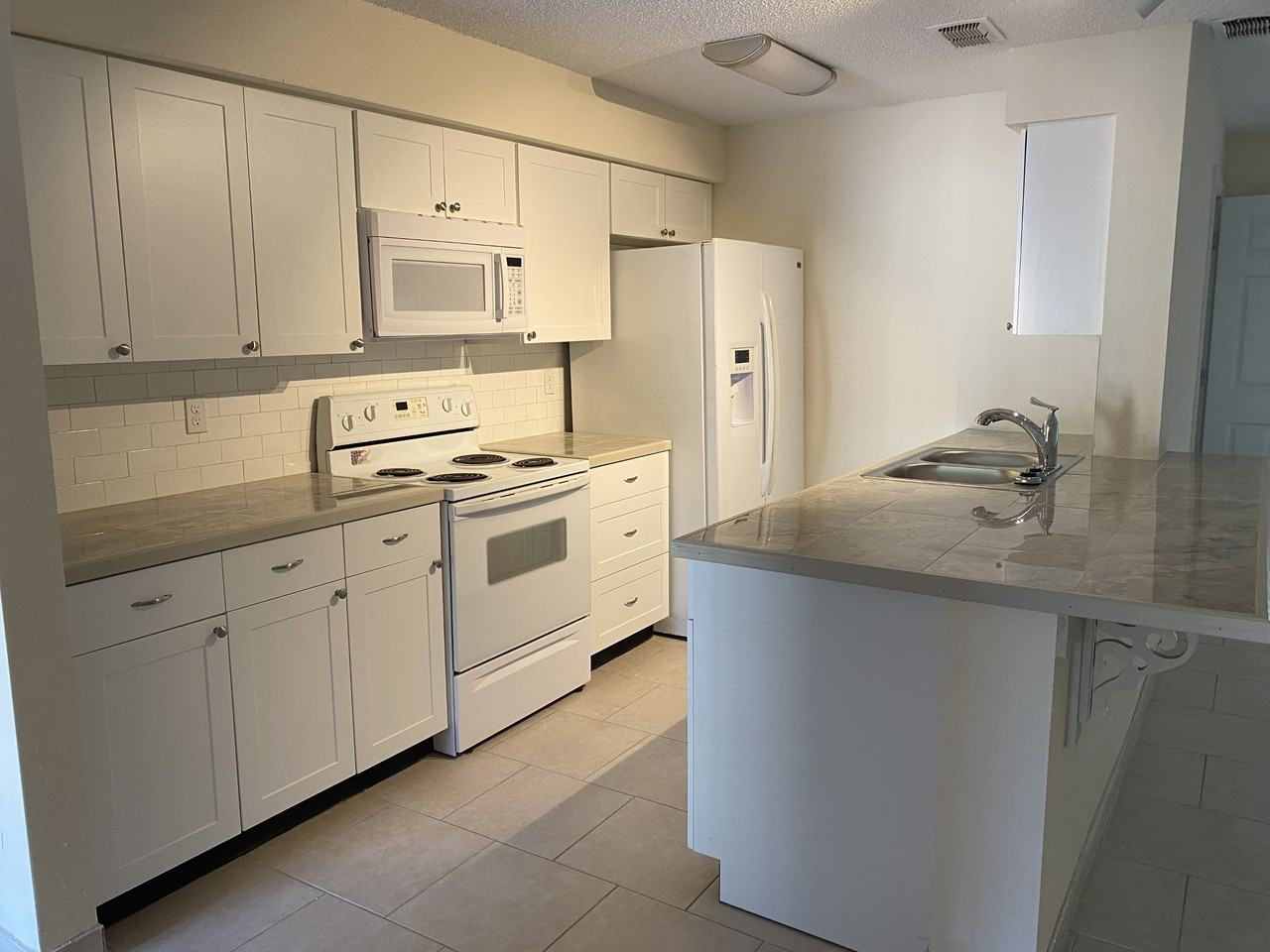 Beltrees Plaza Apartments - Photo 5 of 48