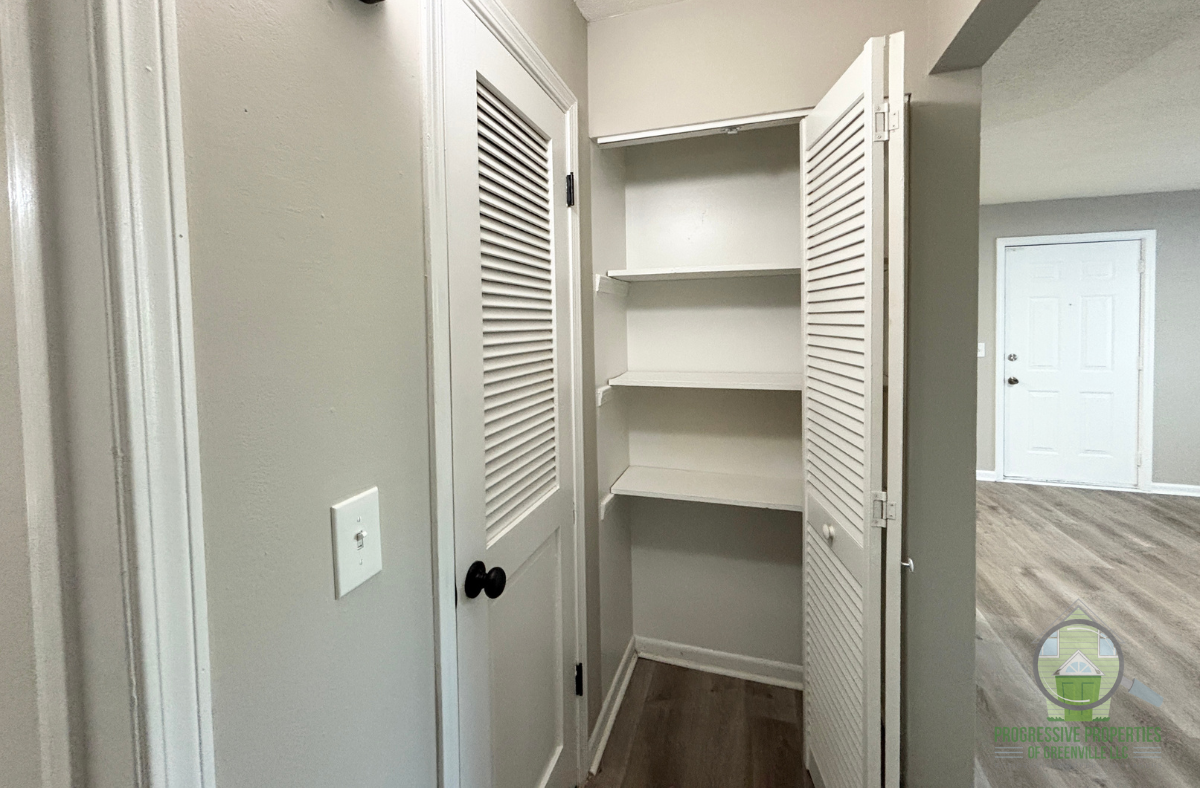 710 North Maple Street - Photo 4 of 10