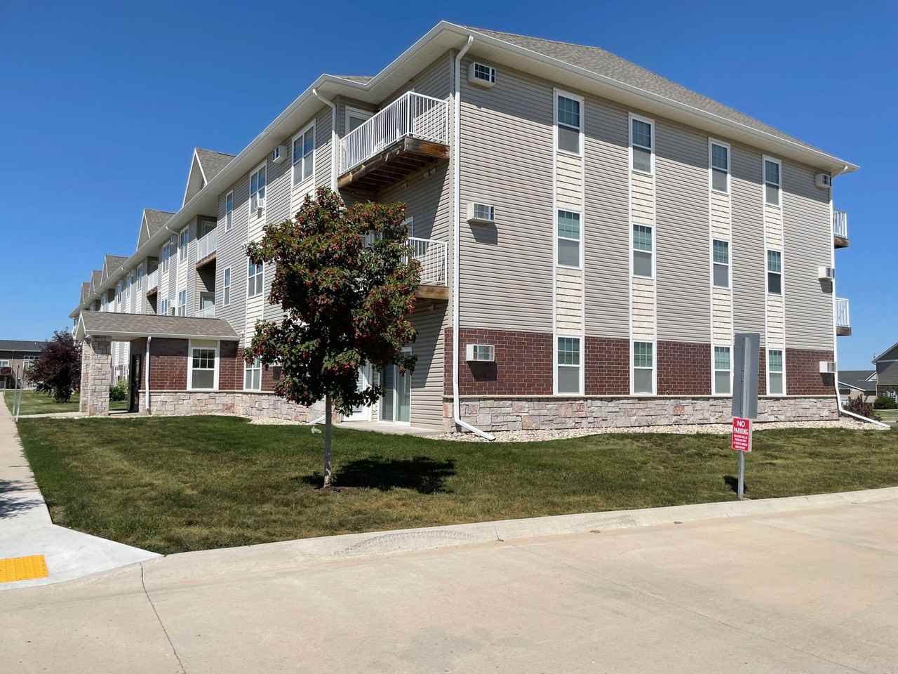 Encore Apartments - Photo 2 of 11
