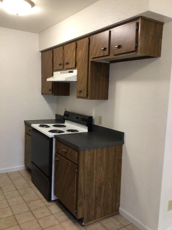 722 W Broomfield - Photo 4 of 50