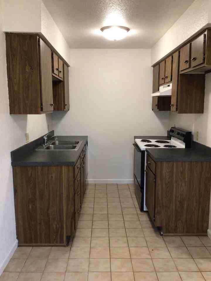 722 W Broomfield - Photo 5 of 50