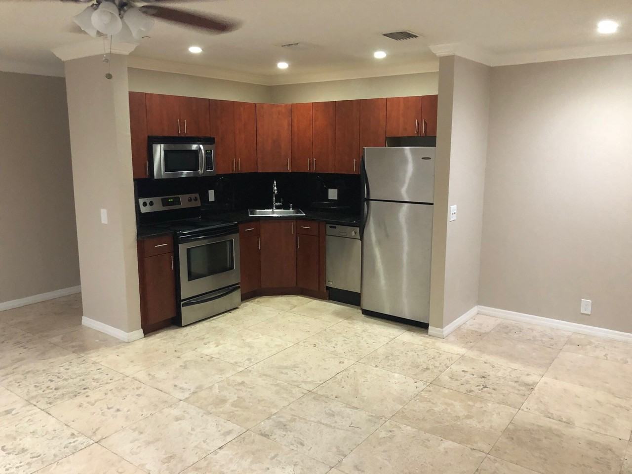 1492 HOLLY HEIGHTS DR - Photo 2 of 8
