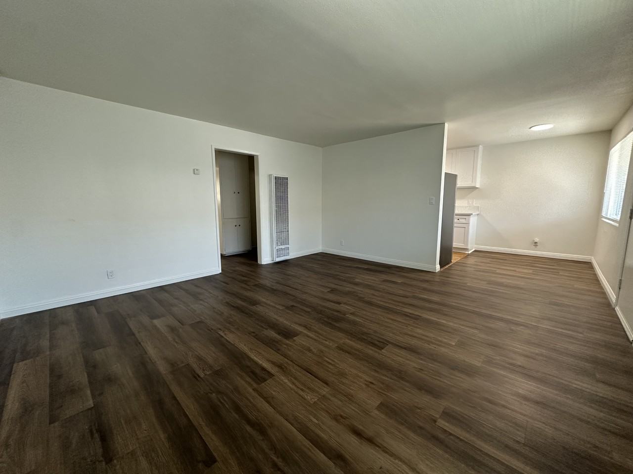 1015 W. E st. - Photo 2 of 14