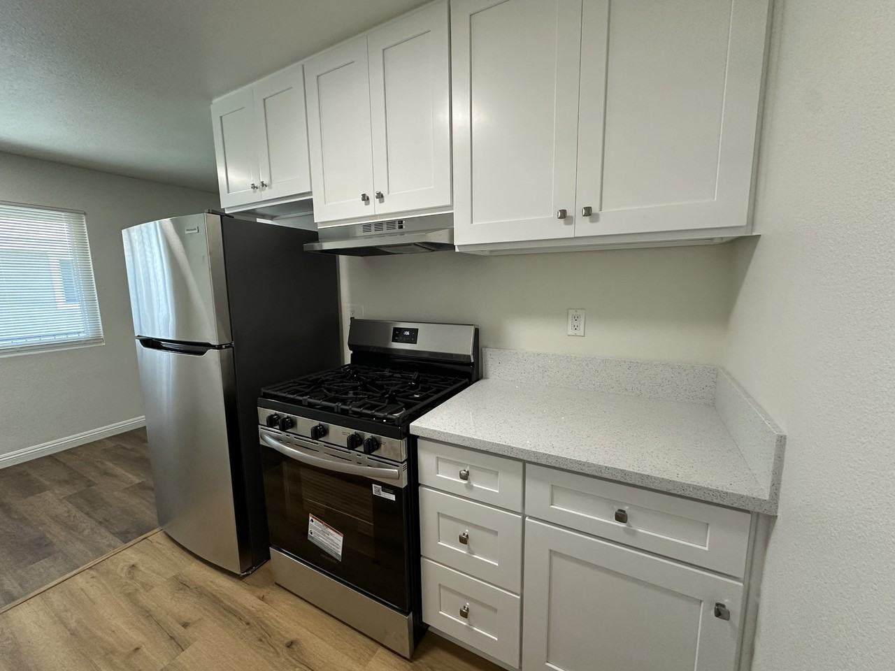 1015 W. E st. - Photo 6 of 14