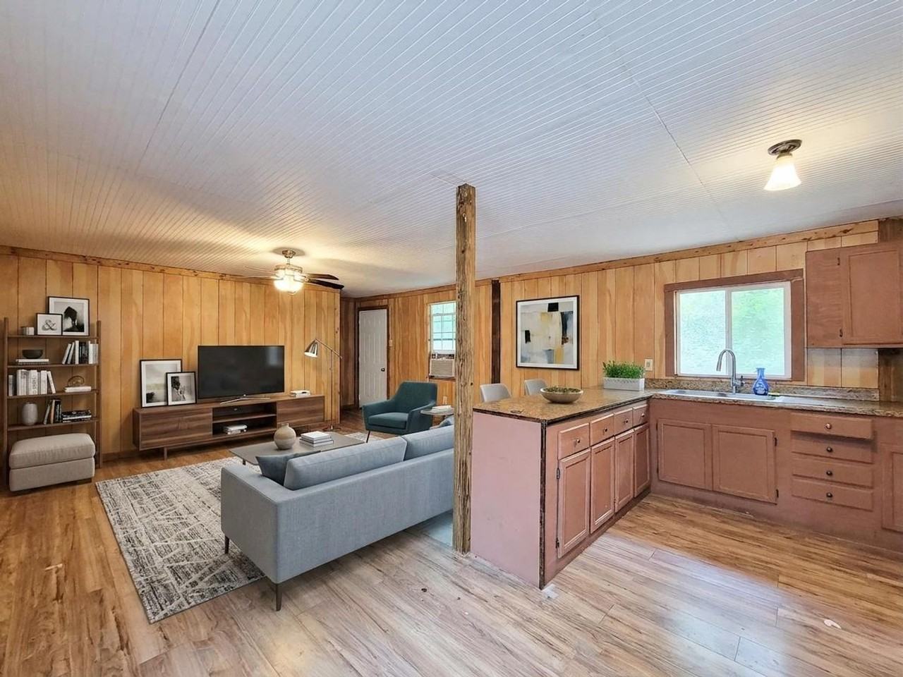 20284 Forest Woods Ln - Photo 3 of 41