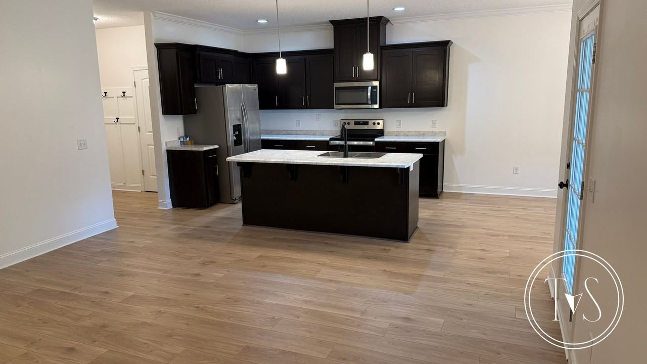500 Thorp Cir - Photo 7 of 29