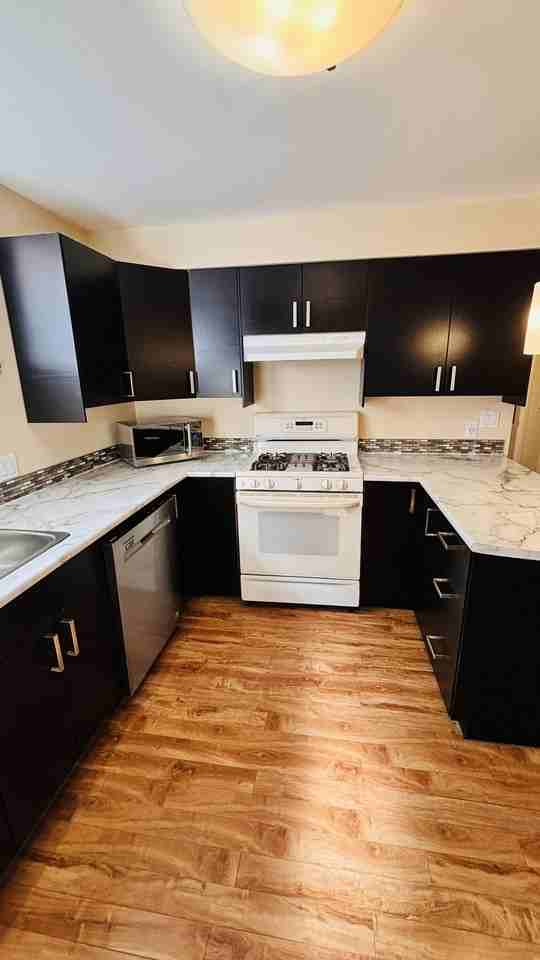 16877 84 Avenue - Photo 5 of 18