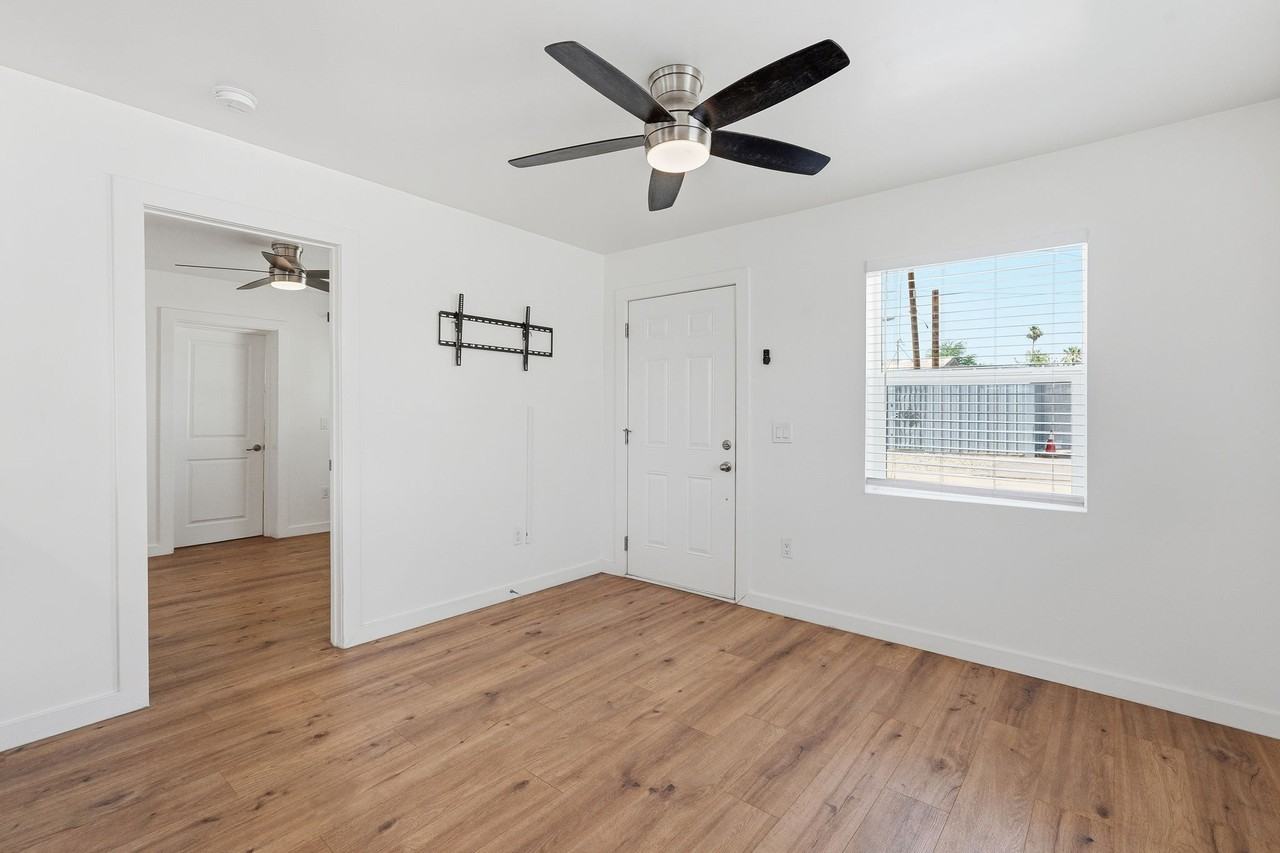 1718 North 26th Place - Photo 3 of 24