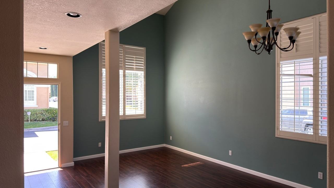 205 Venetia Way - Photo 4 of 22