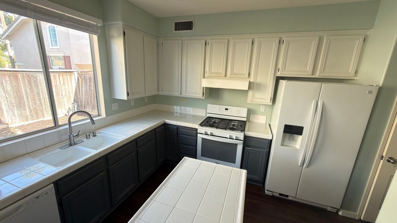 205 Venetia Way - Photo 7 of 22