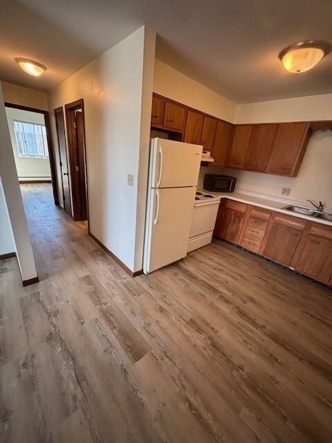 675 Laura Street - Photo 3 of 8