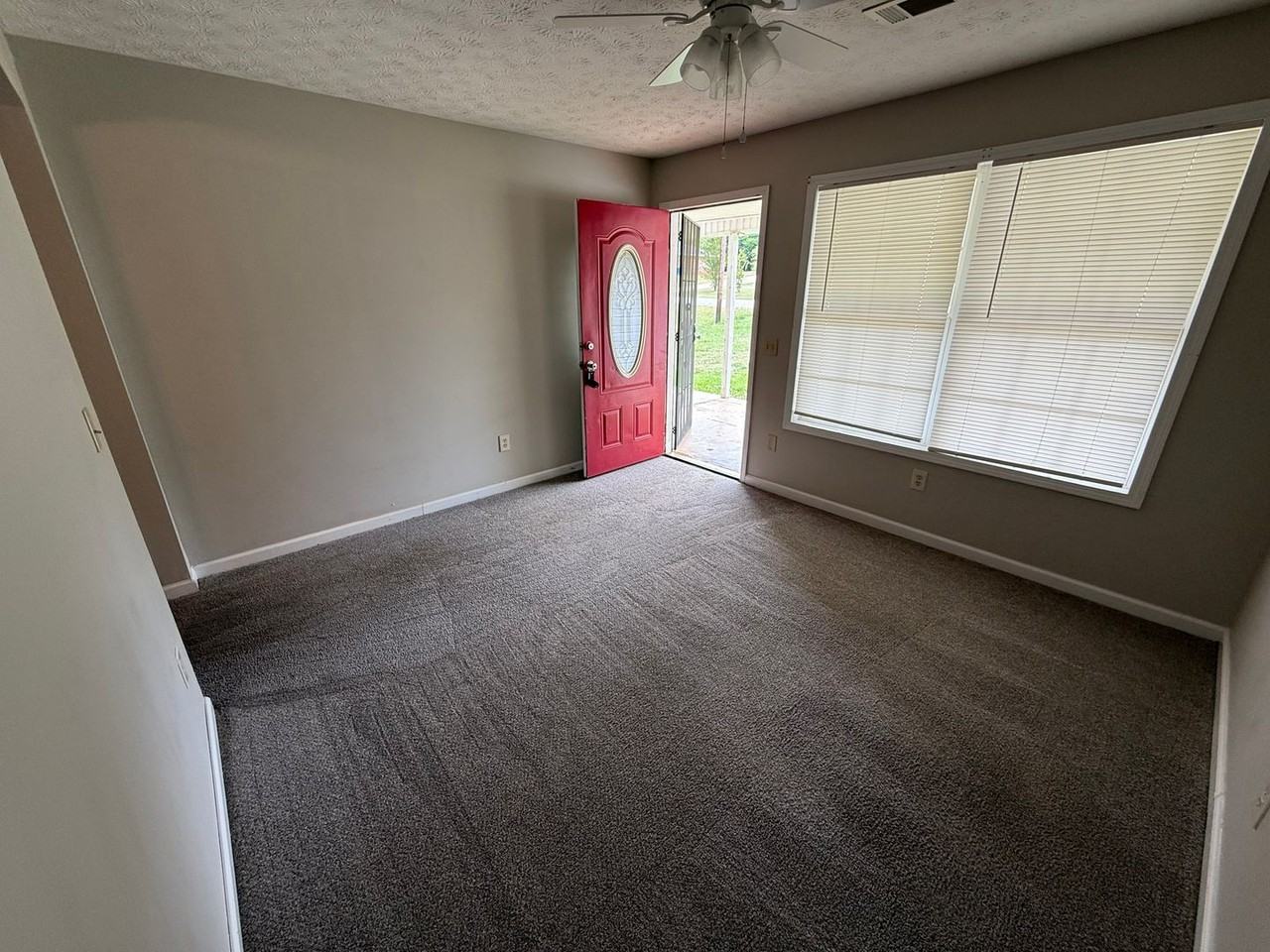 100 Peek Dr - Photo 3 of 14