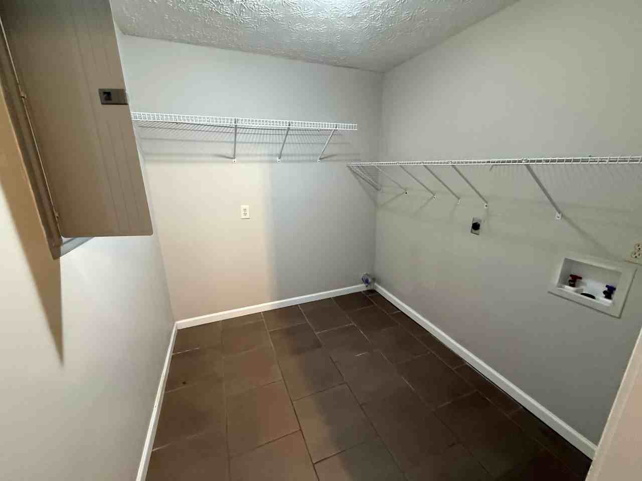 100 Peek Dr - Photo 5 of 14
