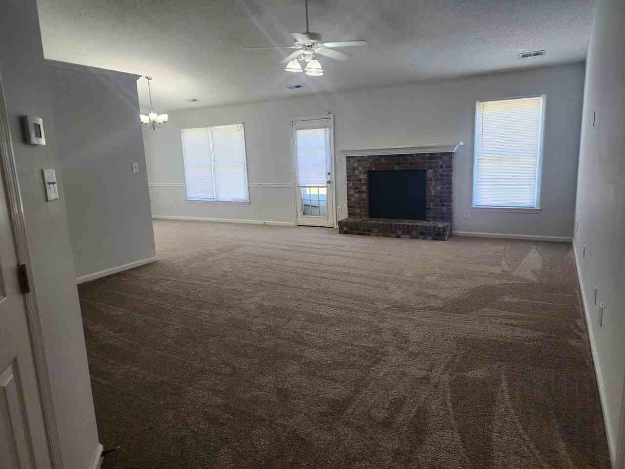 210 Rivershore Dr - Photo 3 of 29