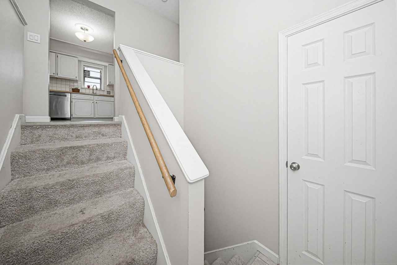 1429 Highland Dr - Photo 4 of 39