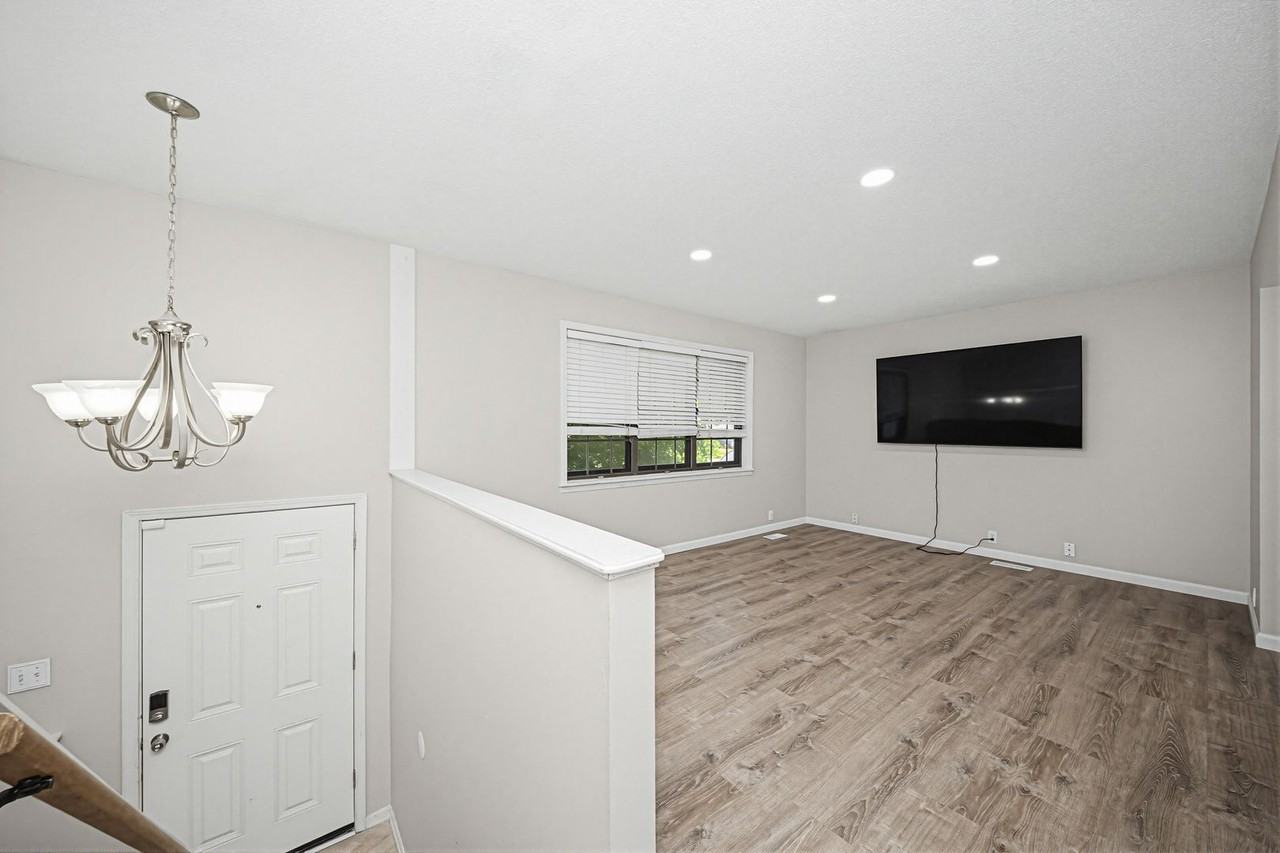 1429 Highland Dr - Photo 5 of 39