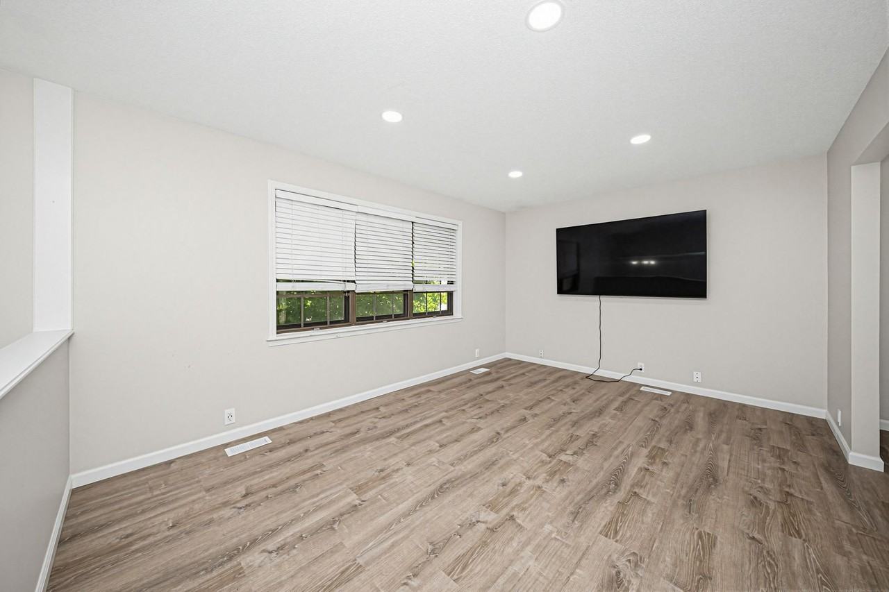 1429 Highland Dr - Photo 7 of 39