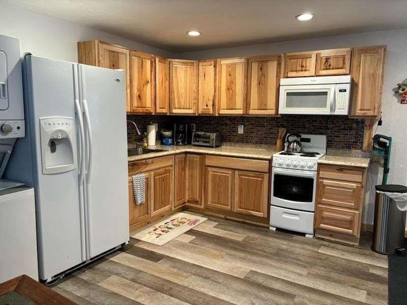 11809 N Pinetree Rd Unit C #11809UNITC - Photo 2 of 6