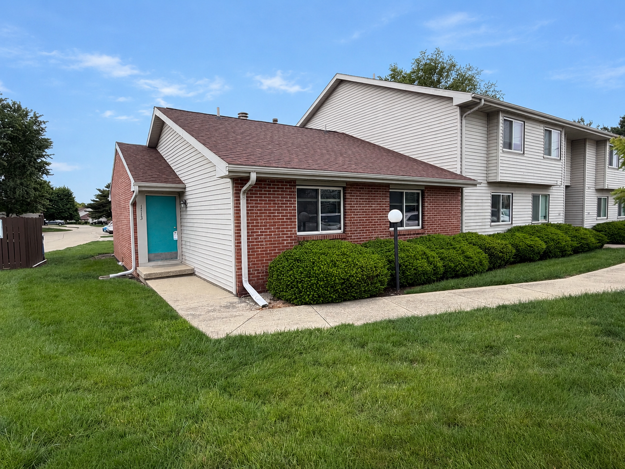 1113 Laura Dr - Photo 2 of 21