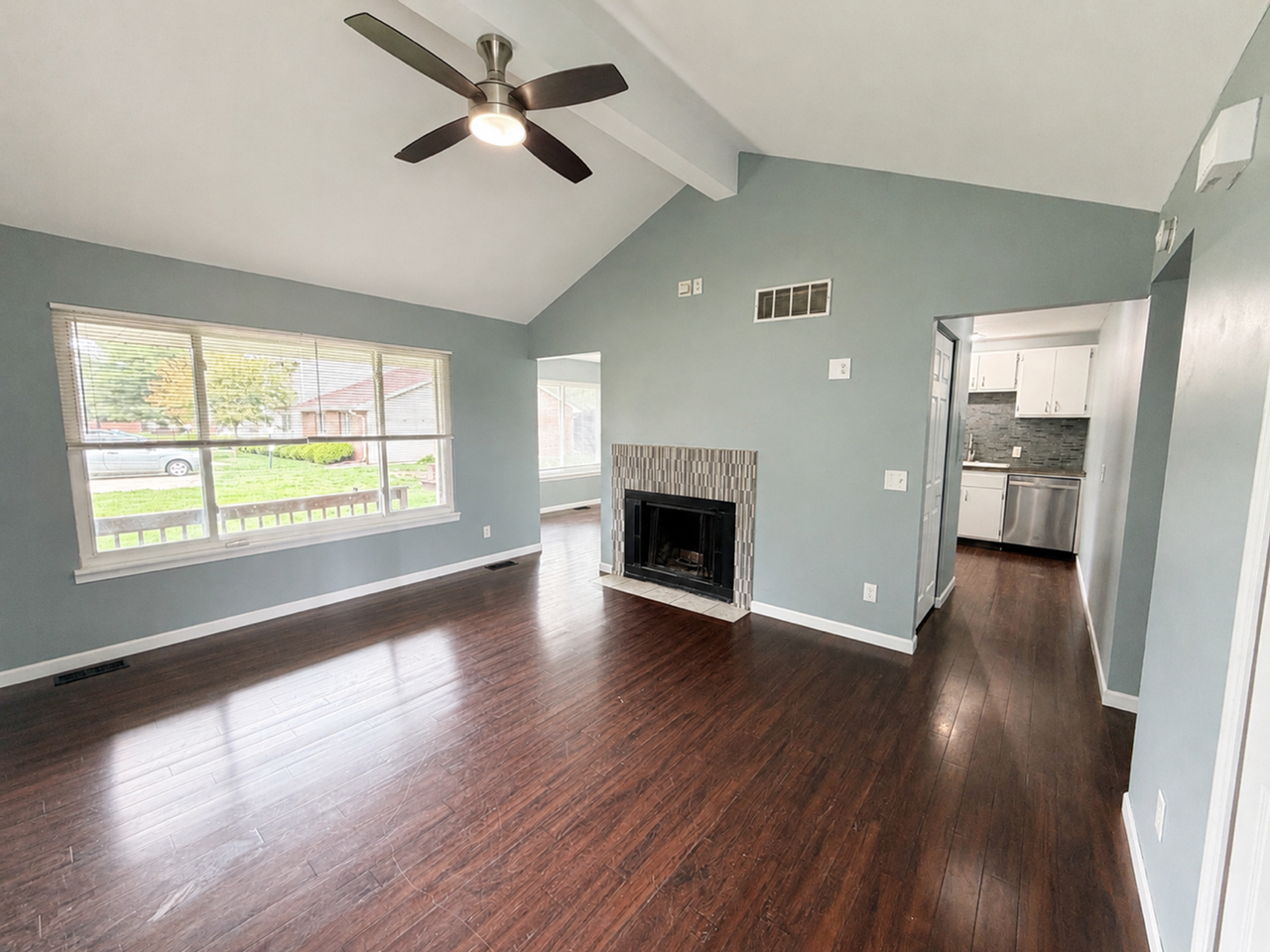 1113 Laura Dr - Photo 3 of 21
