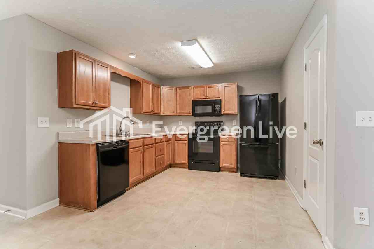 1705 Formosa Ln - Photo 5 of 15