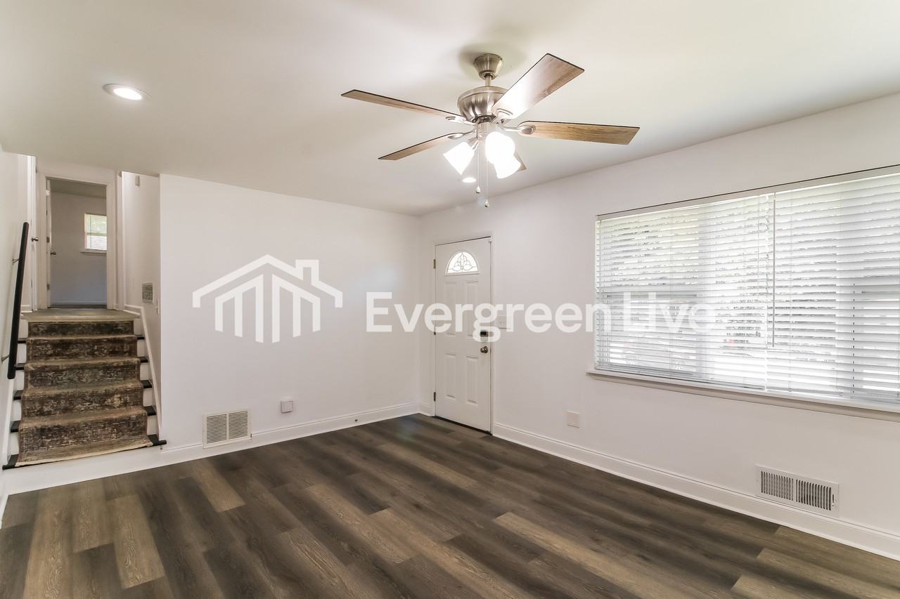 7443 Mockingbird Trl - Photo 3 of 15