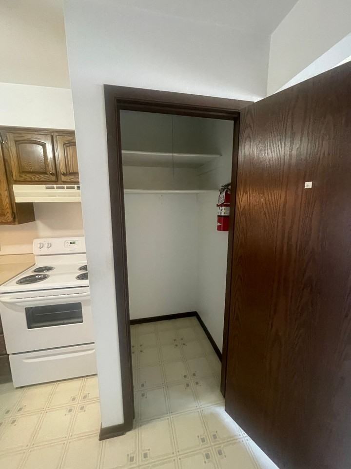Raceway Apartments - Photo 6 of 14