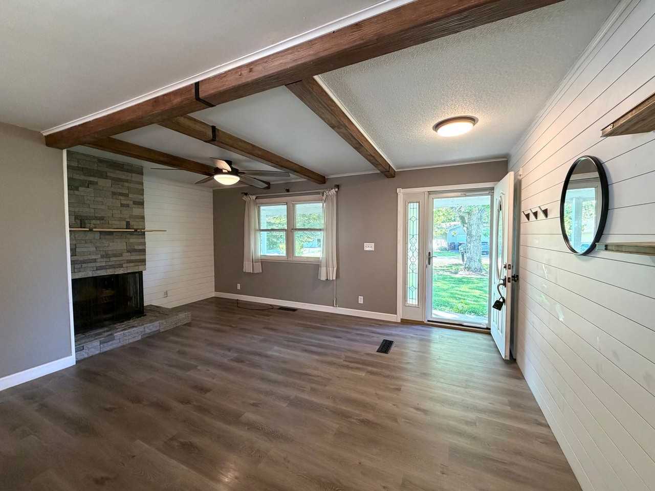 729 W North Ln - Photo 3 of 16