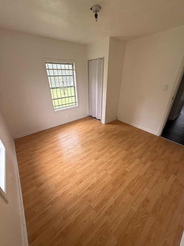 3255 Waverly St - Photo 6 of 10