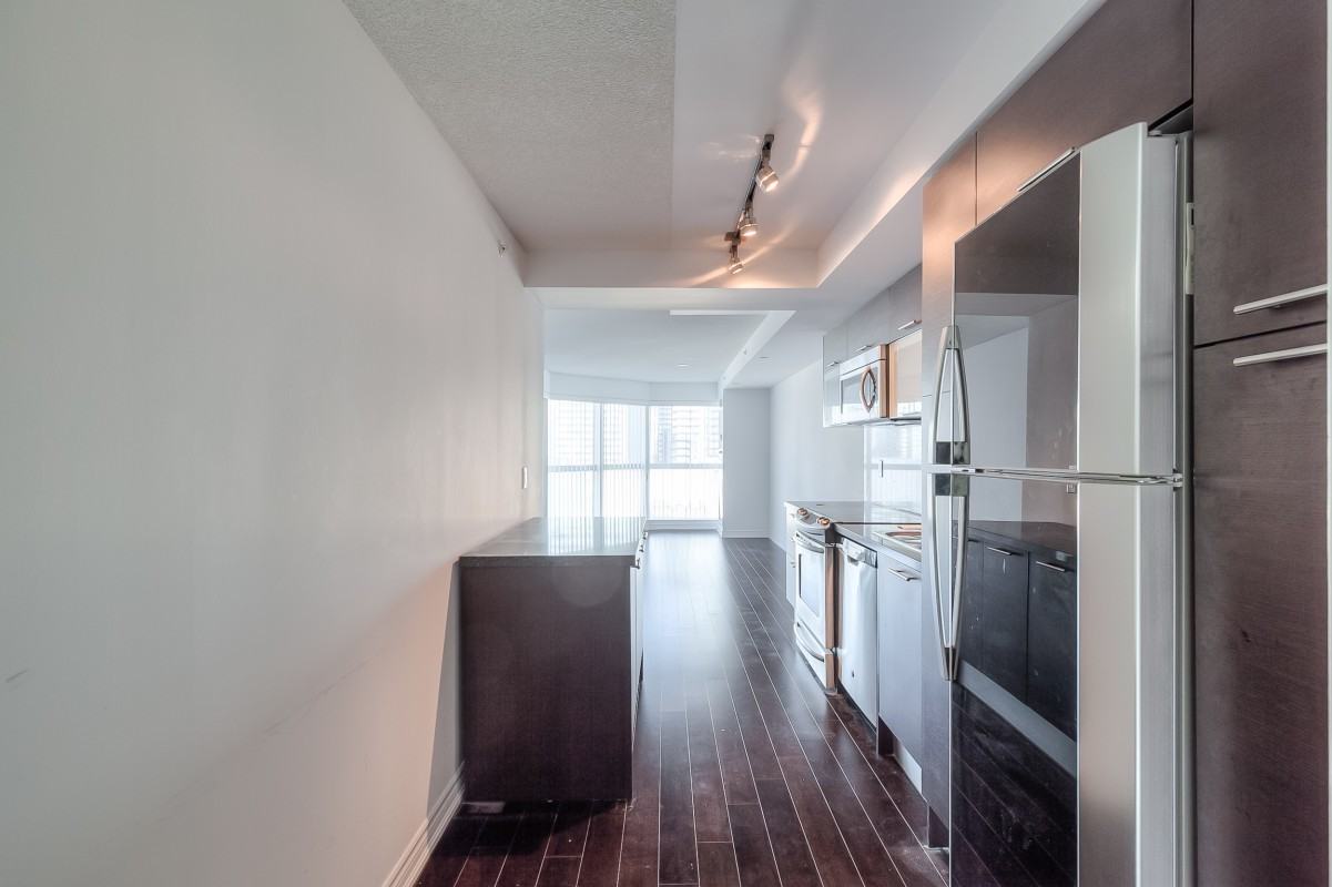 386 Yonge St #1816 - Photo 5 of 25
