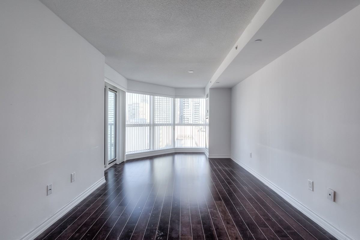 386 Yonge St #1816 - Photo 6 of 25