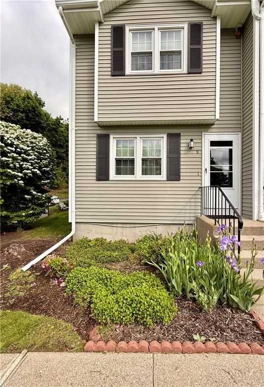 47 Morgan Ave ##9 - Photo 2 of 21
